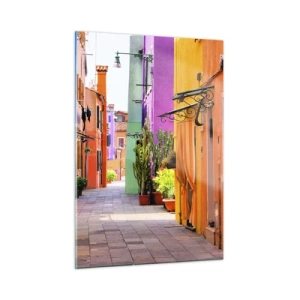 Obraz na szkle - Kolorowa uliczka z kamienicami w ciepłych odcieniach - 50x70cm - Tęczowy zaułek - Nowoczesna dekoracja ścienna do salonu, kuchni i sypialni ARTTOR
