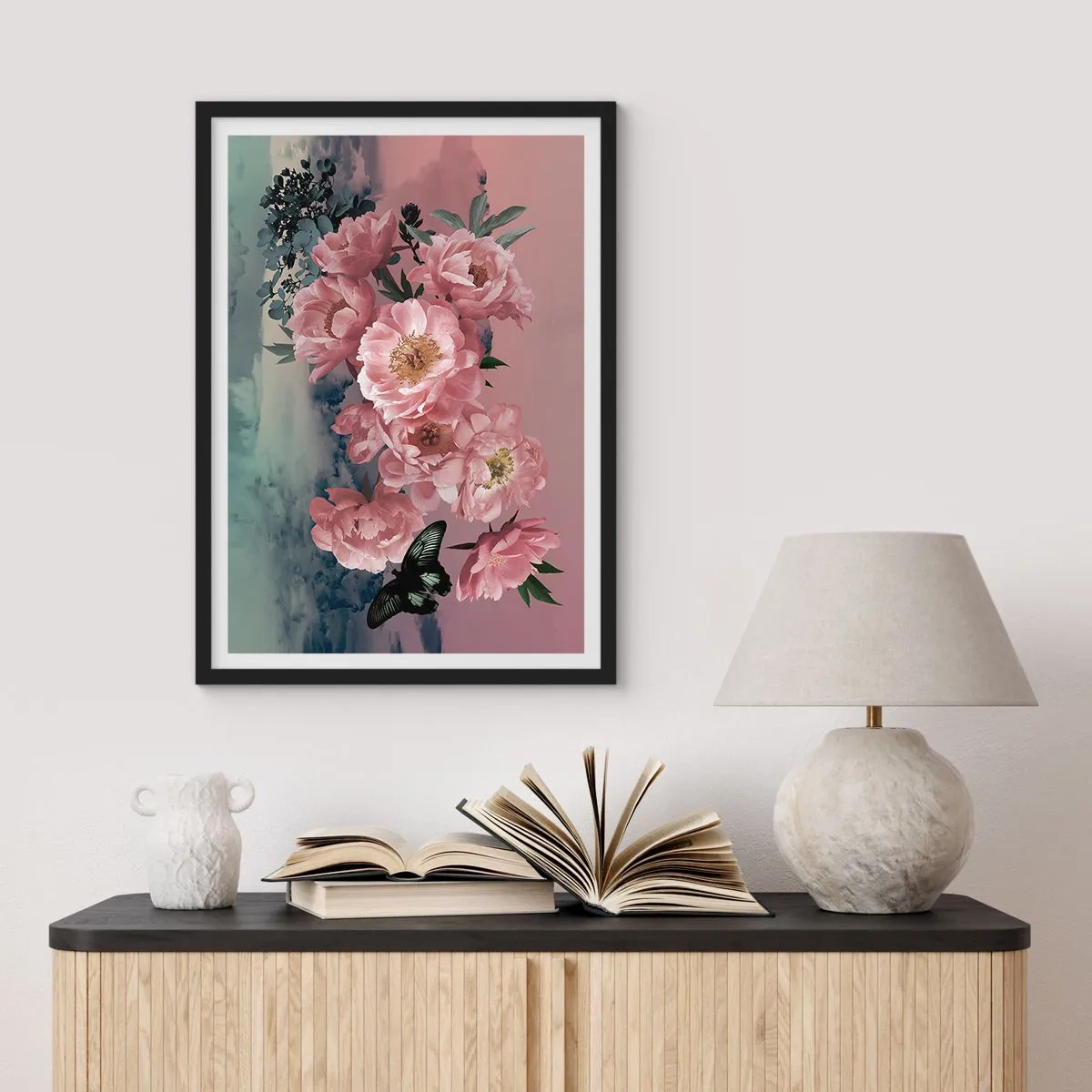 Plakat w czarnej ramie - Romantyczna kompozycja kwiatów i motyla w pastelowych barwach - 50x70cm - Szczyt romantyzmu - Nowoczesna dekoracja ścienna do salonu i sypialni ARTTOR