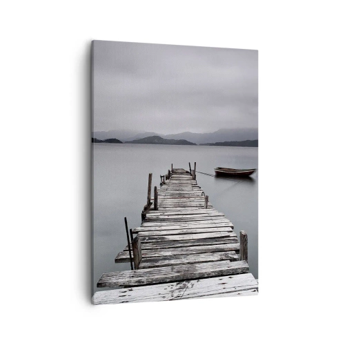 Obraz na płótnie - Drewniany pomost i łódka na spokojnym jeziorze - 50x70cm - Jutro możesz ruszać - Nowoczesna dekoracja ścienna do salonu, kuchni i sypialni ARTTOR