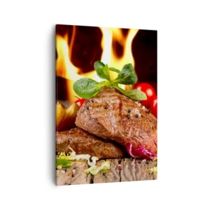 Obraz na płótnie - Soczysty stek z przyprawami na tle płomieni - 50x70cm - Wyczarowane żarem - Nowoczesna dekoracja ścienna do salonu, kuchni i sypialni ARTTOR