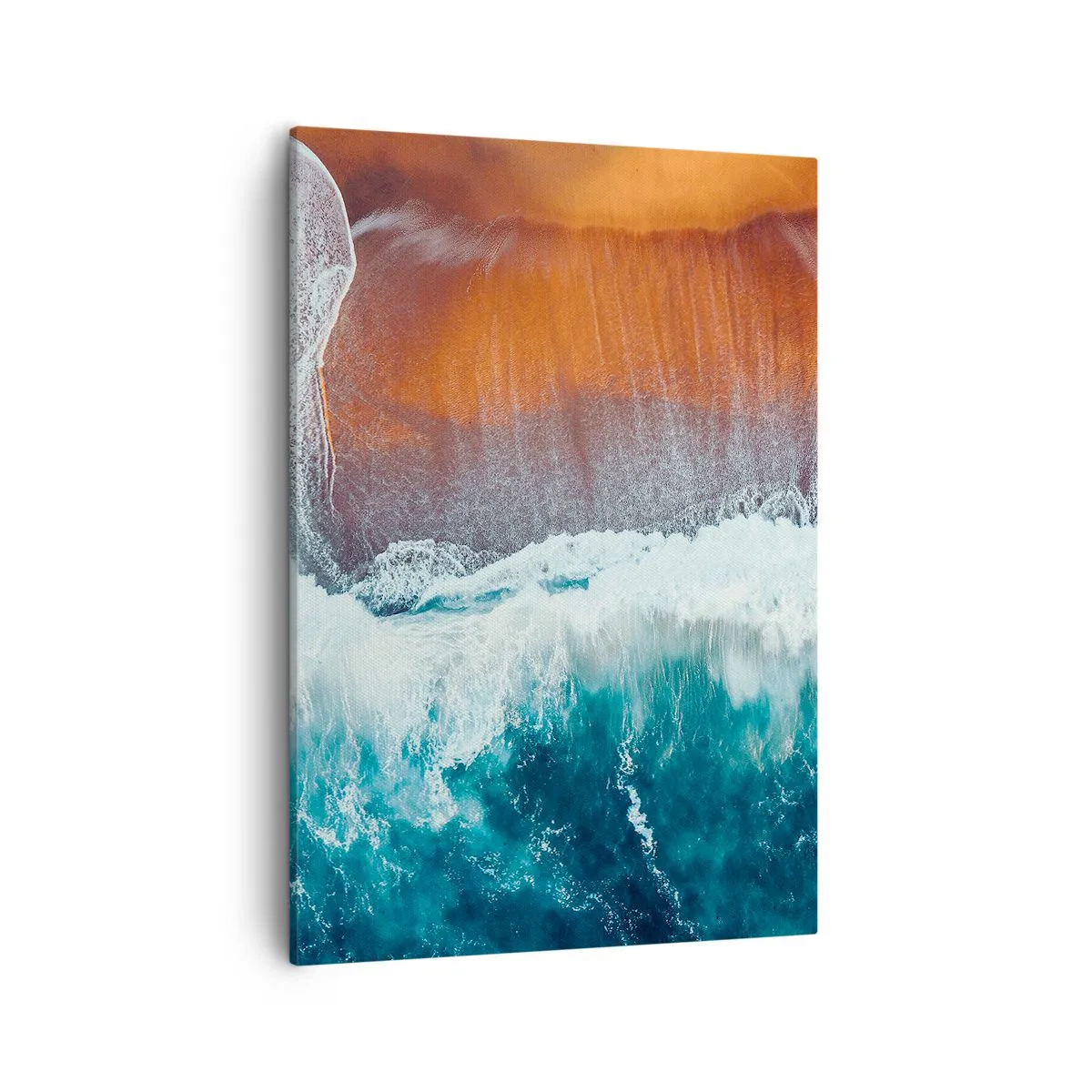 Obraz na płótnie - Fotografia lotnicza fali uderzającej o złocisty brzeg - 50x70cm - Dotyk oceanu - Nowoczesna dekoracja ścienna do salonu, kuchni i sypialni ARTTOR