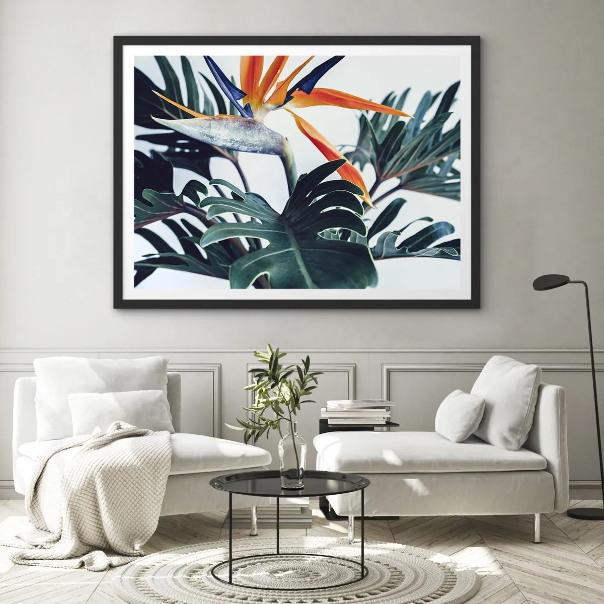 Plakat w czarnej ramie - Kwiat strelicji w otoczeniu liści w jasnym świetle - 70x50cm - Ptakokrzak - Nowoczesna dekoracja ścienna do salonu i sypialni ARTTOR