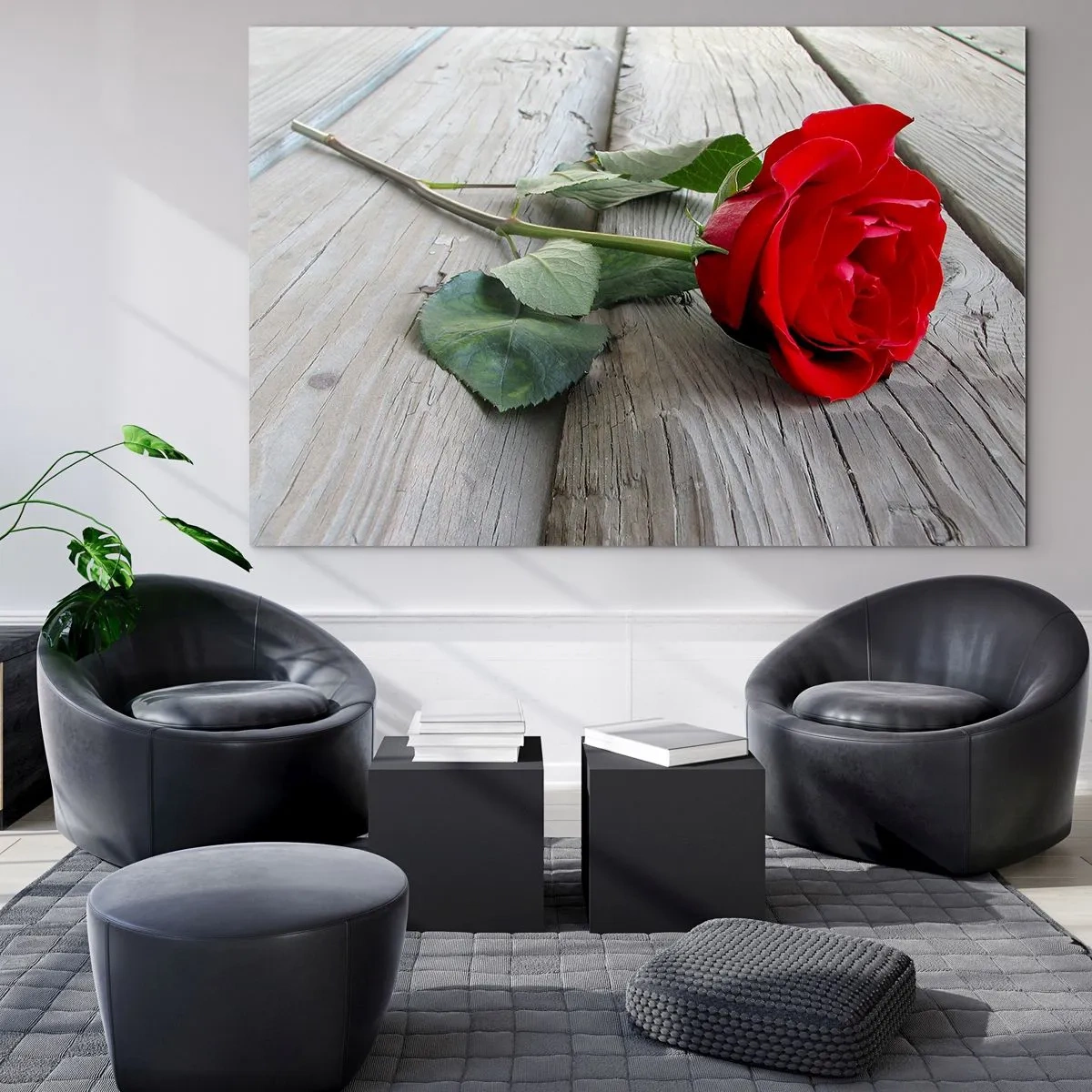 Obraz na szkle - Czerwona róża na drewnianej desce - 70x50cm - Studium w szkarłacie - Nowoczesna dekoracja ścienna do salonu i sypialni ARTTOR