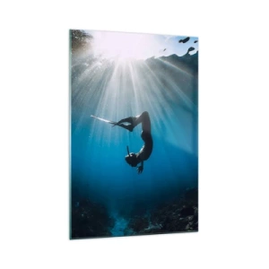 Obraz na szkle - Nurek unoszący się w promieniach światła pod wodą - 70x100cm - Podwodny taniec - Nowoczesna dekoracja ścienna do salonu i sypialni ARTTOR