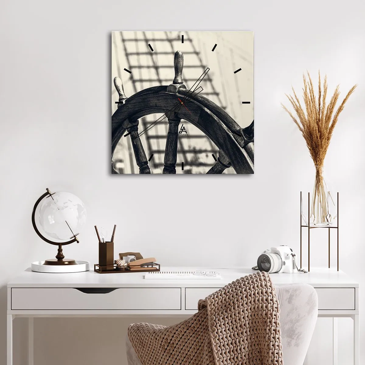 Zegar ścienny - Ster żeglarski w stylu retro na tle statku - 30x30cm - Morskie opowieści - Nowoczesna dekoracja ścienna do salonu i sypialni ARTTOR