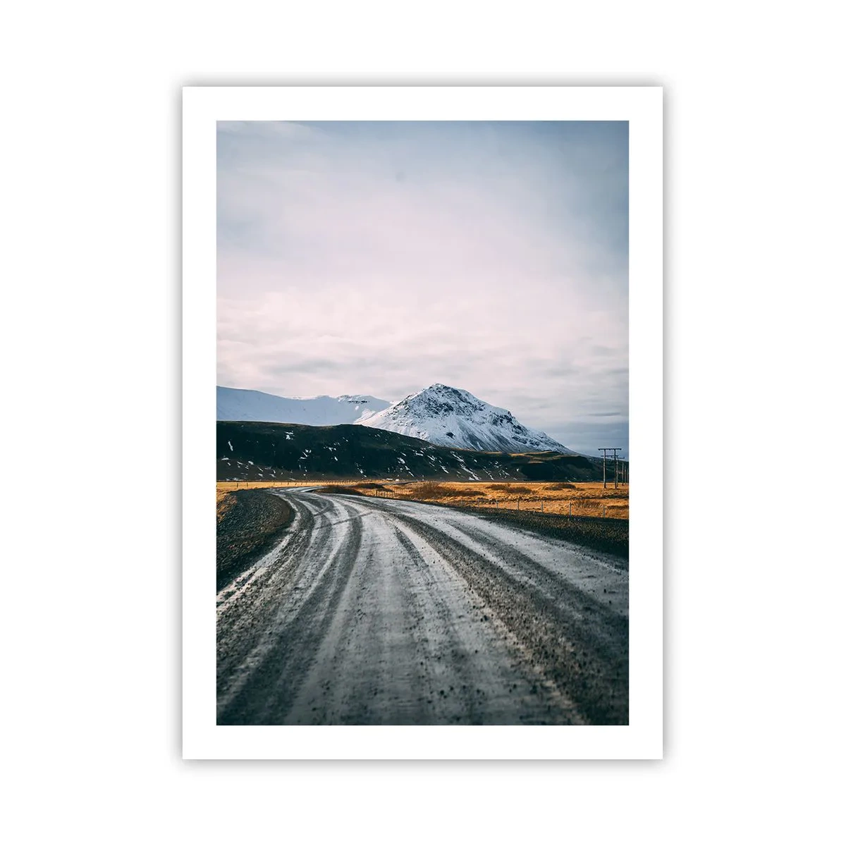 Plakat - Droga prowadząca w stronę ośnieżonych gór - 50x70cm - W islandzkim klimacie - Nowoczesna dekoracja ścienna do salonu, kuchni i sypialni ARTTOR