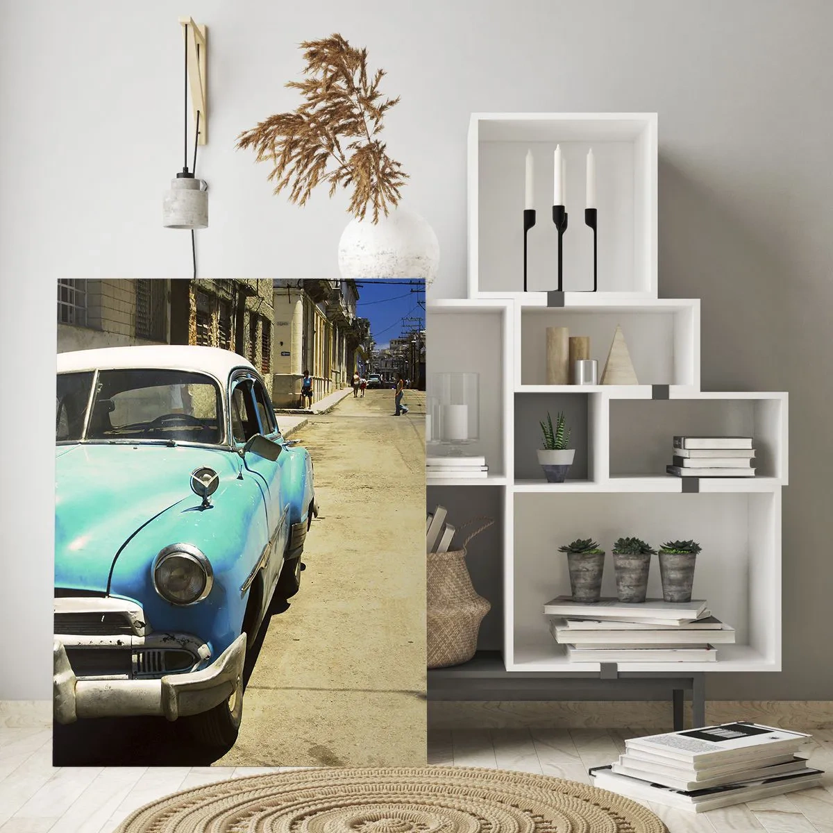 Obraz na szkle - Zabytkowy niebieski samochód na ulicy w słońcu - 50x70cm - Evviva Cuba! - Nowoczesna dekoracja ścienna do salonu, kuchni i sypialni ARTTOR