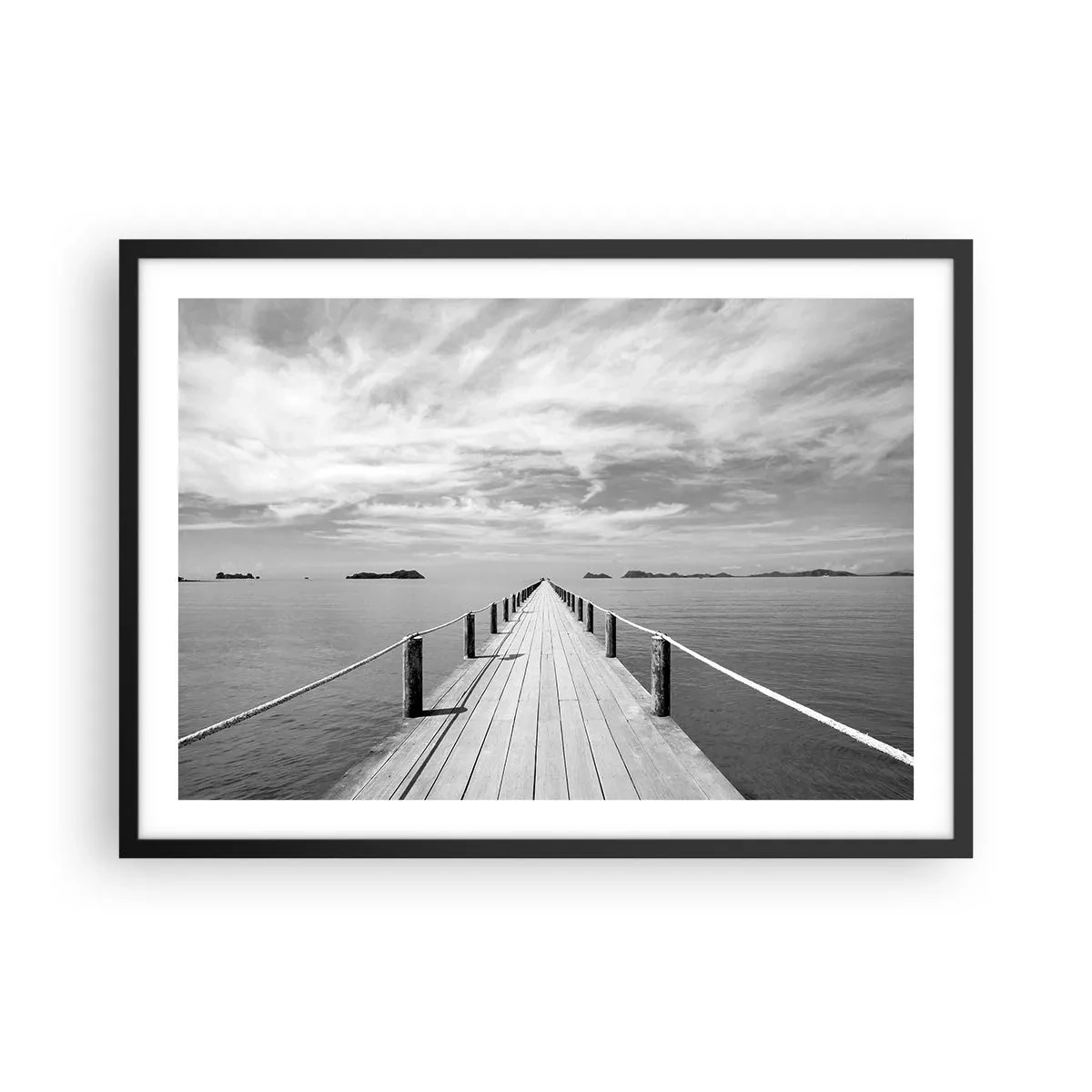 Plakat w czarnej ramie - Drewniane molo prowadzące w dal nad spokojnym morzem - 70x50cm - A może podróż… - Nowoczesna dekoracja ścienna do salonu i sypialni ARTTOR