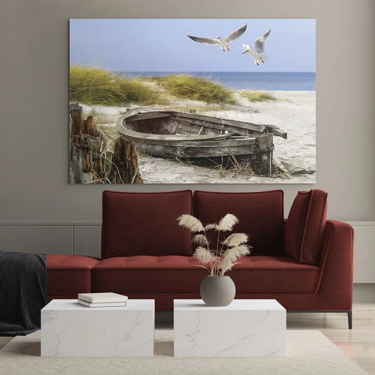Obraz na szkle - Drewniana łódź na plaży z mewami w locie - 70x50cm - Skąpane wiatrem - Nowoczesna dekoracja ścienna do salonu i sypialni ARTTOR