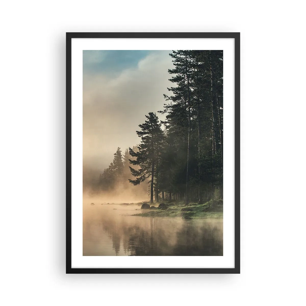Plakat w czarnej ramie - Mglisty krajobraz lasu nad spokojnym jeziorem - 50x70cm - Narodziny dnia - Nowoczesna dekoracja ścienna do salonu i sypialni ARTTOR