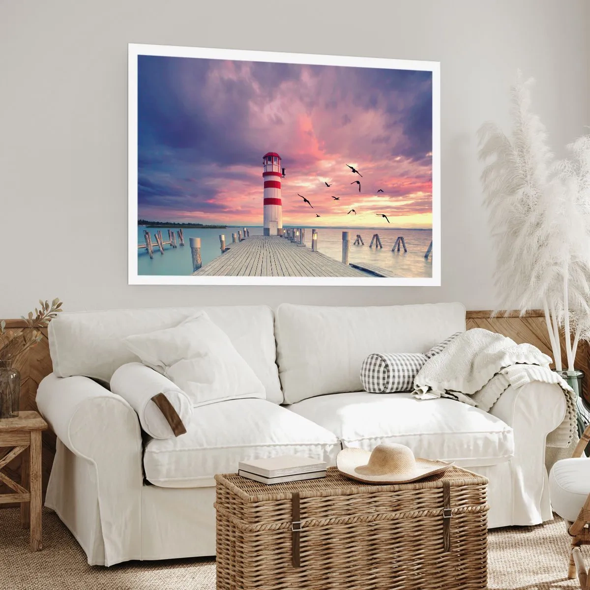 Plakat - Latarnia morska na molo w otoczeniu malowniczego zachodu słońca - 100x70cm - Pora do portu - Nowoczesna dekoracja ścienna do salonu i sypialni ARTTOR