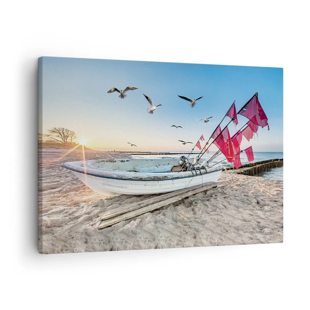 Obraz na płótnie - Łódka na plaży o świcie z mewami i czerwonymi flagami - 70x50cm - Zasłużony odpoczynek - Nowoczesna dekoracja ścienna do salonu i sypialni ARTTOR