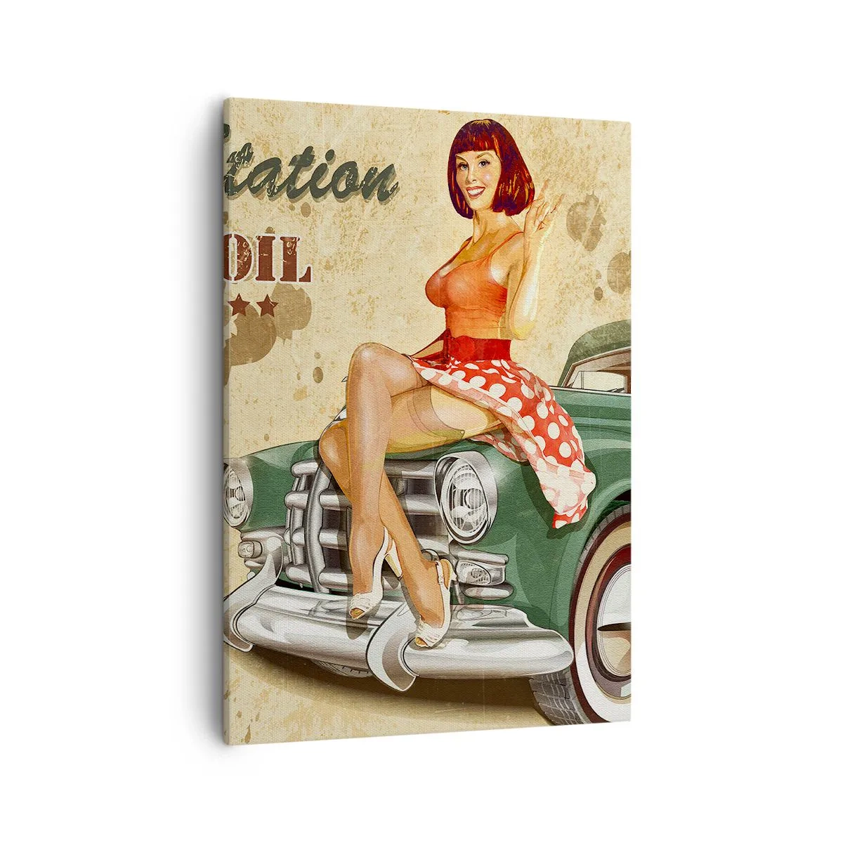 Obraz na płótnie - Pin-up dziewczyna na masce klasycznego samochodu - 50x70cm - Wspaniałe lata 40. - Nowoczesna dekoracja ścienna do salonu, kuchni i sypialni ARTTOR
