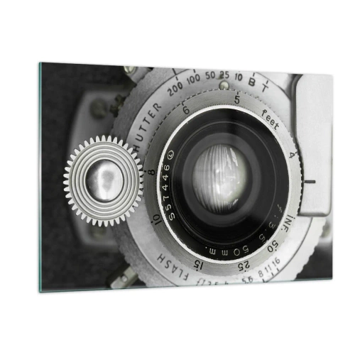 Obraz na szkle - Zbliżenie na obiektyw starego aparatu, pełne nostalgii i klimatu vintage - 120x80cm - Opowieść o Hollywood - Nowoczesna dekoracja ścienna do salonu, kuchni i sypialni ARTTOR