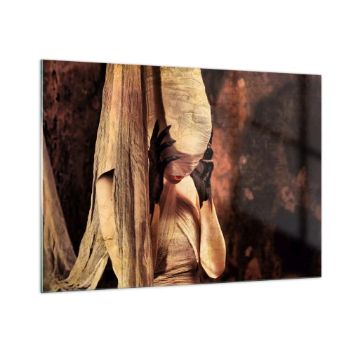 Obraz na szkle - Tajemnicza kobieta w otoczeniu złocistych tkanin - 100x70cm - Między dobrem a złem - Nowoczesna dekoracja ścienna do salonu, kuchni i sypialni ARTTOR