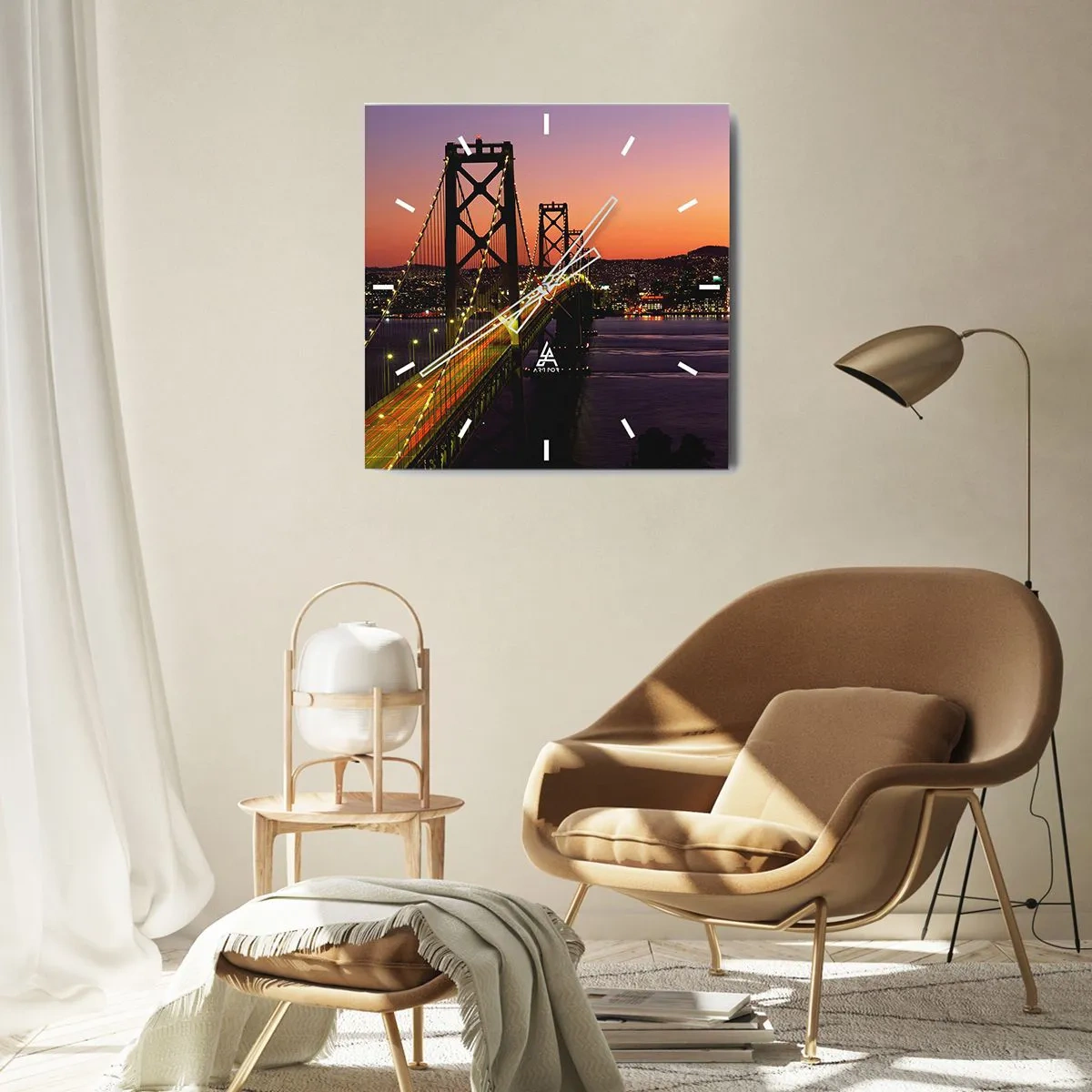 Zegar ścienny - Most podświetlony nocą nad wodą z panoramą miasta - 30x30cm - Wieczór we fiolecie - Nowoczesna dekoracja ścienna do salonu i sypialni ARTTOR
