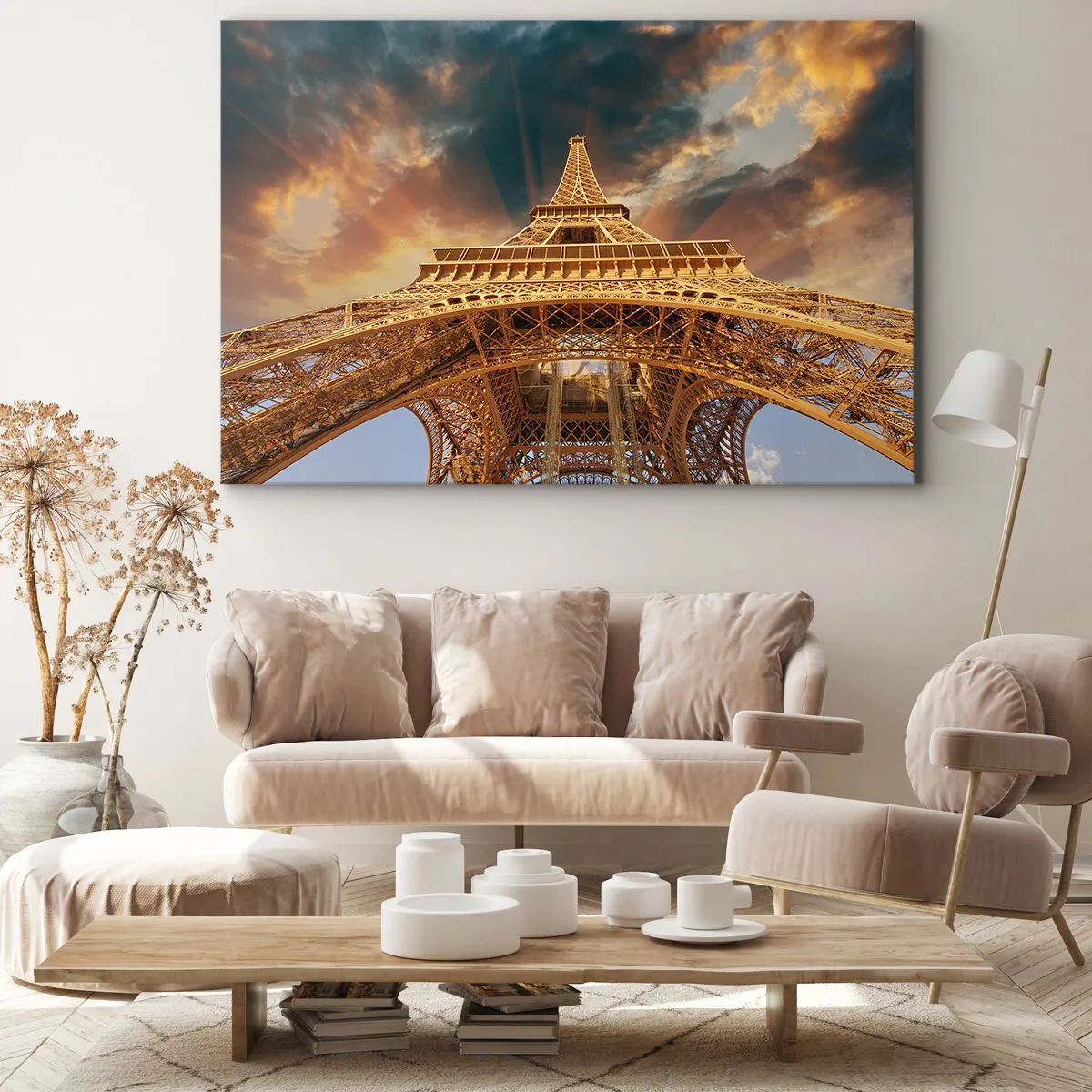 Obraz na płótnie - Wieża Eiffla z perspektywy dolnej na tle zachodzącego słońca - 120x80cm - Jak ludzkość sięgnęła nieba - Nowoczesna dekoracja ścienna do salonu, kuchni i sypialni ARTTOR