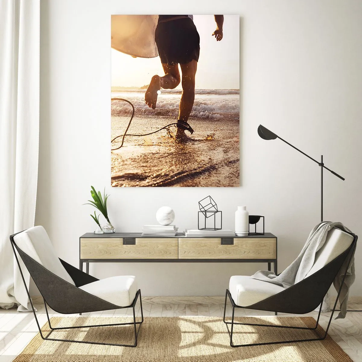 Obraz na szkle - Surfer biegnący z deską po plaży o zachodzie słońca - 50x70cm - Na spotkanie fali - Nowoczesna dekoracja ścienna do salonu, kuchni i sypialni ARTTOR