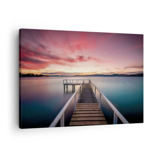 Obraz na płótnie - Pomost prowadzący na spokojne jezioro o zachodzie słońca - 70x50cm - Łagodny płomień wieczoru - Nowoczesna dekoracja ścienna do salonu i sypialni ARTTOR