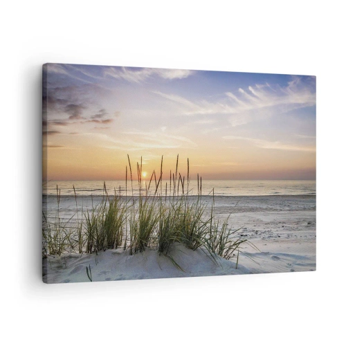 Obraz na płótnie - Piaszczysta plaża o zachodzie słońca z trawami w tle - 70x50cm - Popatrz, pomyśl, poczuj - Nowoczesna dekoracja ścienna do salonu i sypialni ARTTOR