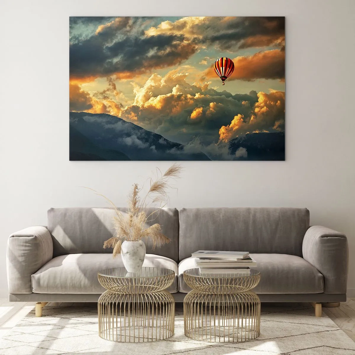 Obraz na szkle - Balon unoszący się nad górami wśród chmur przy zachodzie słońca - 120x80cm - Lecę, bo chcę - Nowoczesna dekoracja ścienna do salonu, kuchni i sypialni ARTTOR
