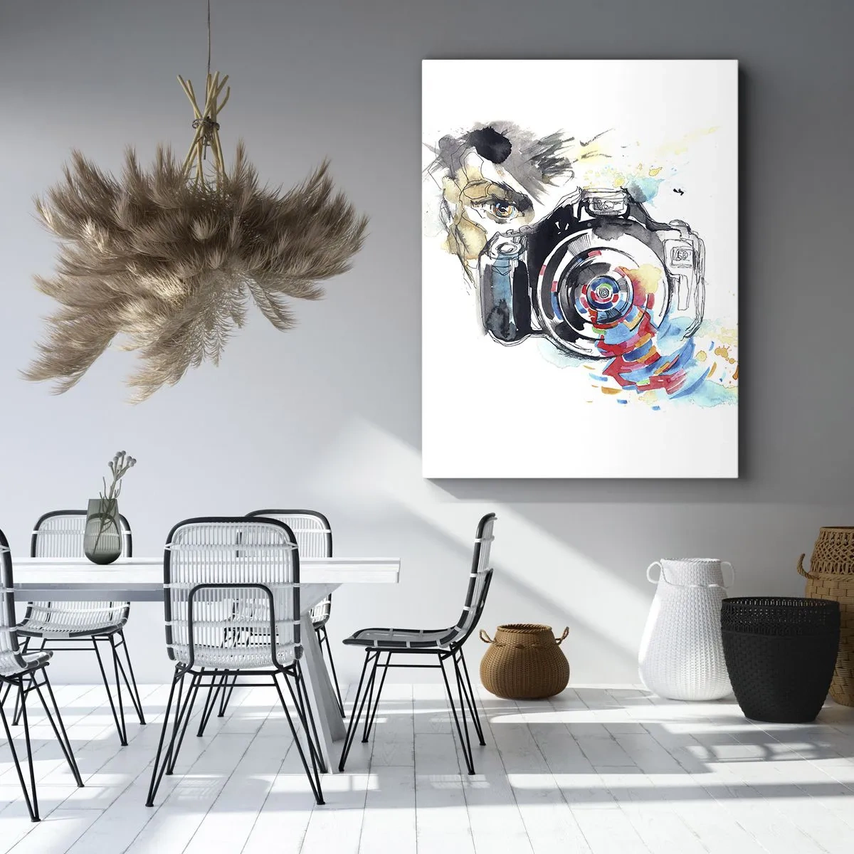 Obraz na płótnie - Artystyczna scena z aparatem fotograficznym z dynamicznymi akcentami - 50x70cm - W oku obiektywu - Nowoczesna dekoracja ścienna do salonu, kuchni i sypialni ARTTOR