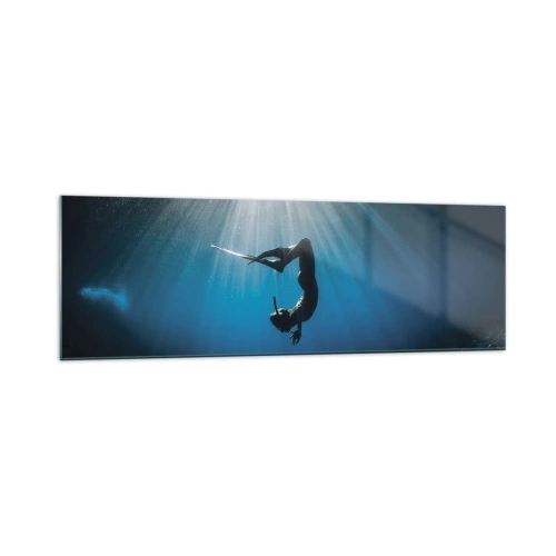 Obraz na szkle - Nurek unoszący się w promieniach światła pod wodą - 160x50cm - Podwodny taniec - Nowoczesna dekoracja ścienna do salonu i sypialni ARTTOR