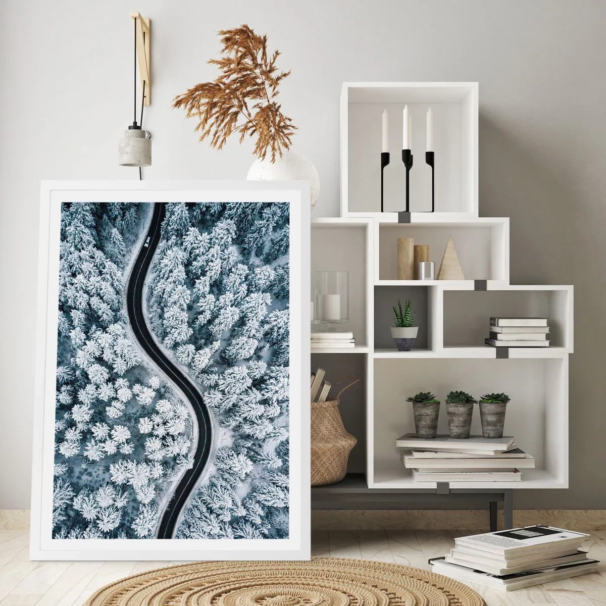 Plakat w białej ramie - Przez zimowy las - 30x40 cm