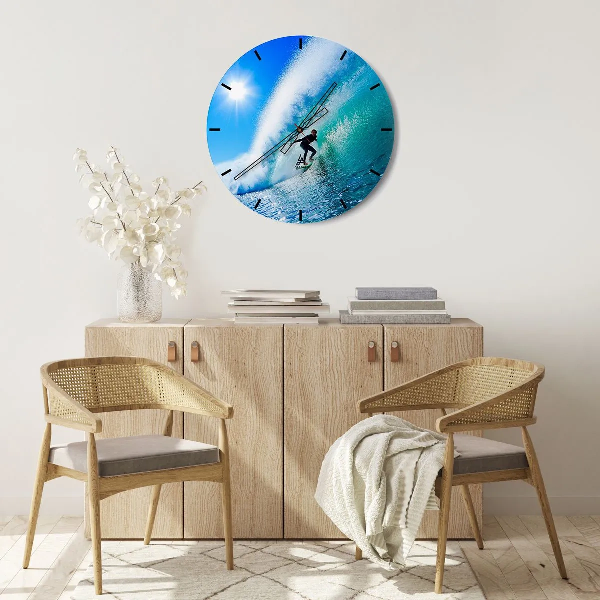 Zegar ścienny - Surfer na fali w słoneczny dzień - 30x30cm - Przez wielki błękit - Nowoczesna dekoracja ścienna do salonu, kuchni i sypialni ARTTOR