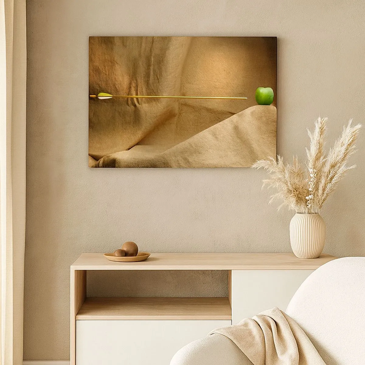 Obraz na płótnie - Zielone jabłko na tkaninie ze strzałą tworzącą kompozycję - 70x50cm - Przywołać ducha Wilhelma Tella - Nowoczesna dekoracja ścienna do salonu i sypialni ARTTOR