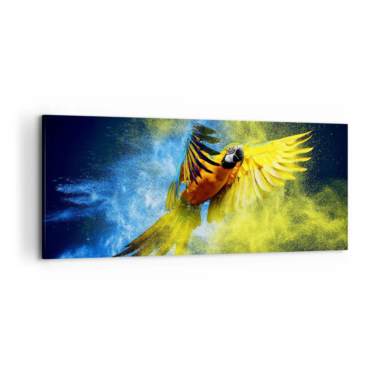Obraz na płótnie - Papuga w locie na tle kolorowych eksplozji żółtego i niebieskiego - 120x50cm - W błękitno-złotym pyle - Nowoczesna dekoracja ścienna do salonu i sypialni ARTTOR