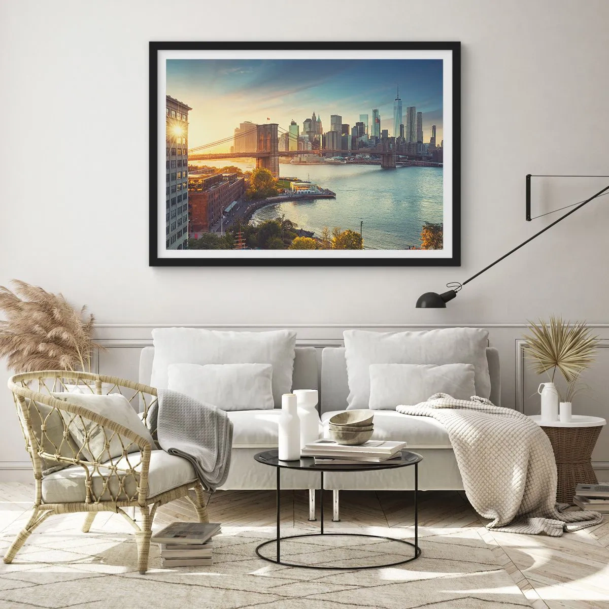 Plakat w czarnej ramie - Panorama miasta z mostem o zachodzie słońca - 70x50cm - Wielkomiejski świt - Nowoczesna dekoracja ścienna do salonu i sypialni ARTTOR