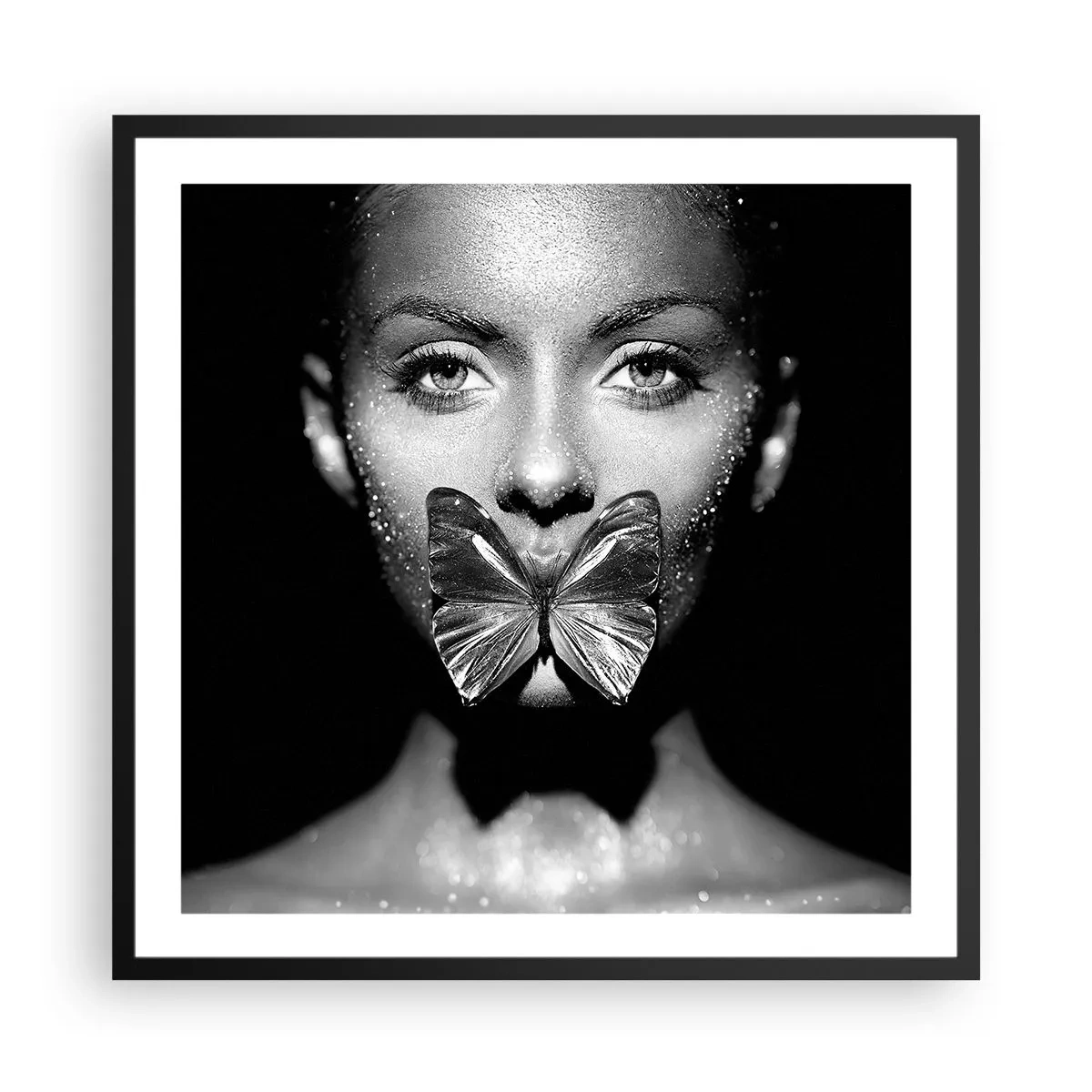 Plakat w czarnej ramie - Motyli pocałunek - 60x60 cm