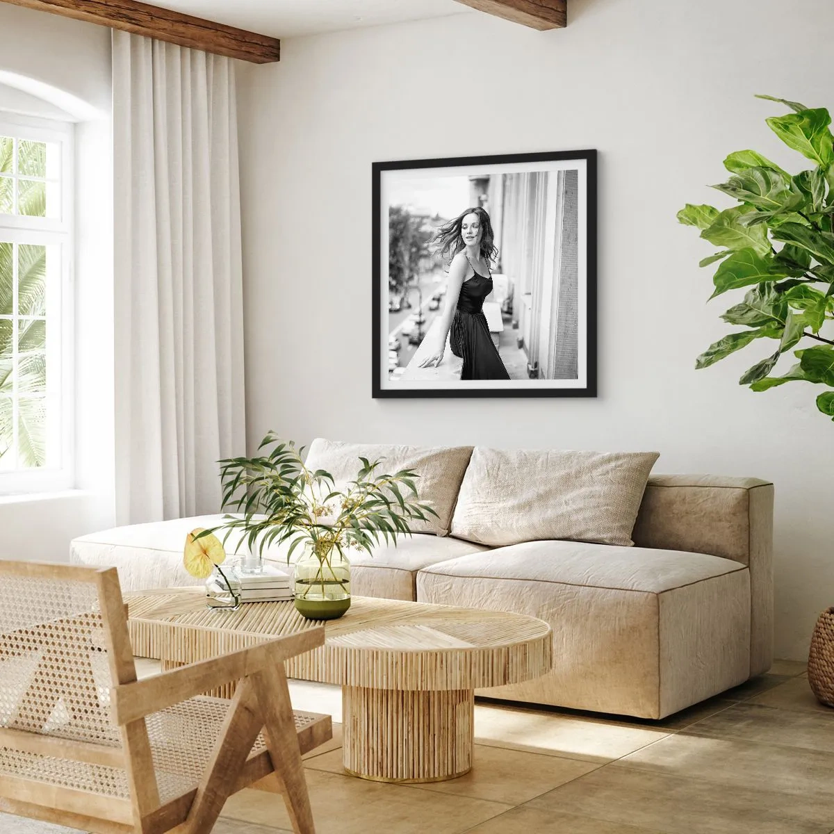 Plakat w czarnej ramie - Z pewnością paryżanka - 60x60 cm