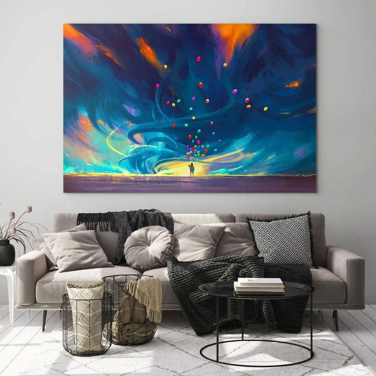 Obraz na szkle - Osoba trzymająca kolorowe balony na tle niebieskiego wiatru - 70x50cm - Na niebieski wiatr - Nowoczesna dekoracja ścienna do salonu i sypialni ARTTOR
