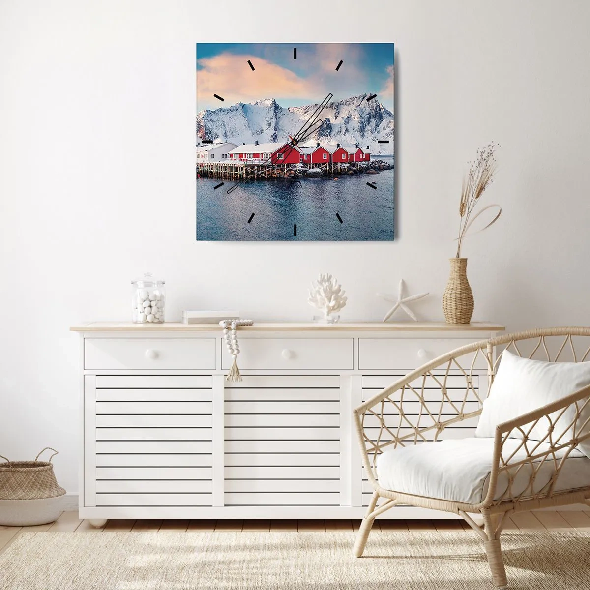 Zegar ścienny - Czerwone domki na tle śnieżnych gór i błękitnego morza - 30x30cm - Północne ustronie - Nowoczesna dekoracja ścienna do salonu i sypialni ARTTOR
