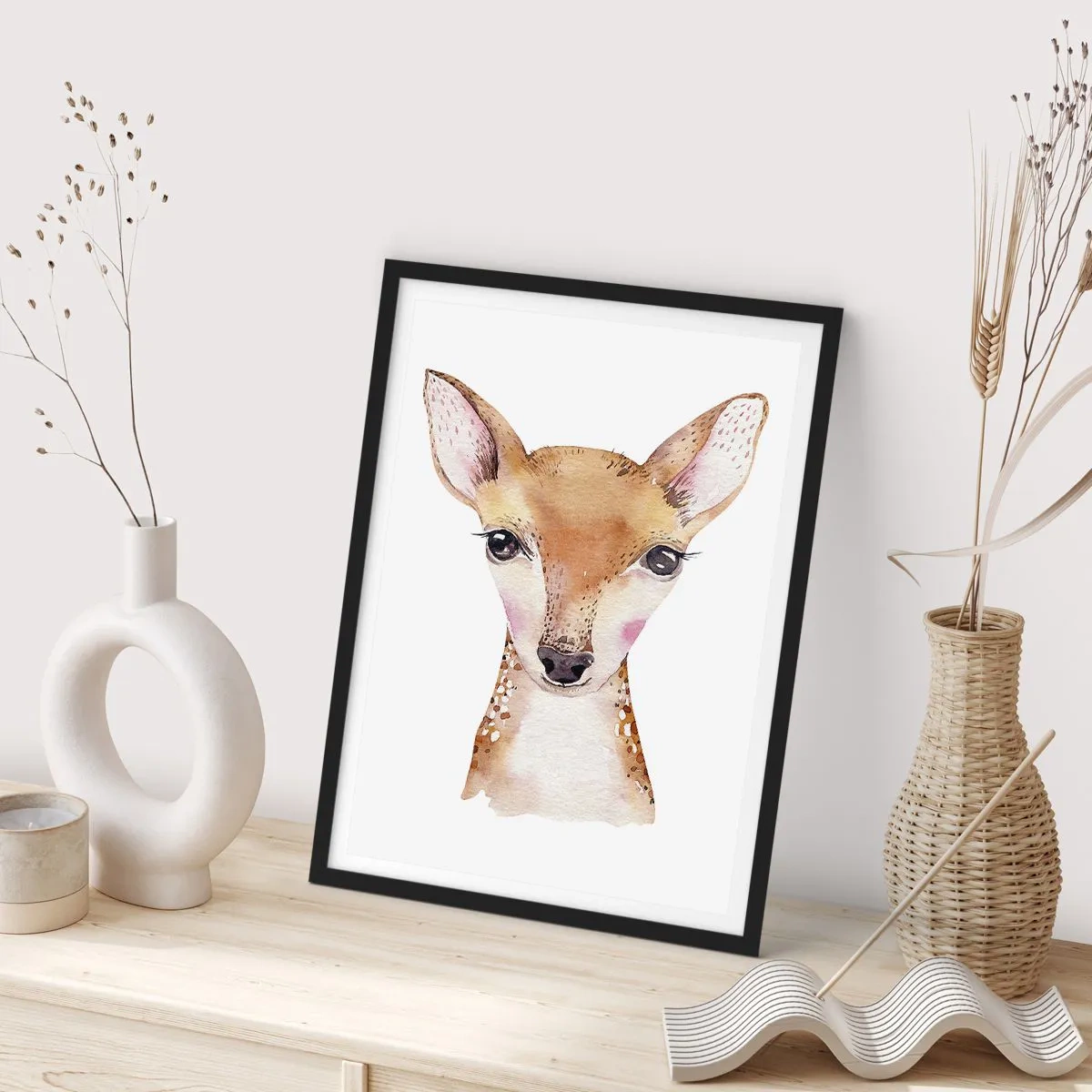 Plakat w czarnej ramie - Akwarelowy portret młodego jelonka na białym tle - 50x70cm - Natura niewinności - Nowoczesna dekoracja ścienna do salonu i sypialni ARTTOR