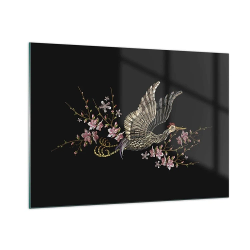Obraz na szkle - Haftowany ptak w locie, z kwiatami w tle, na ciemnym tle - 100x70cm - Egzotyczny, haftowany ptak - Nowoczesna dekoracja ścienna do salonu, kuchni i sypialni ARTTOR