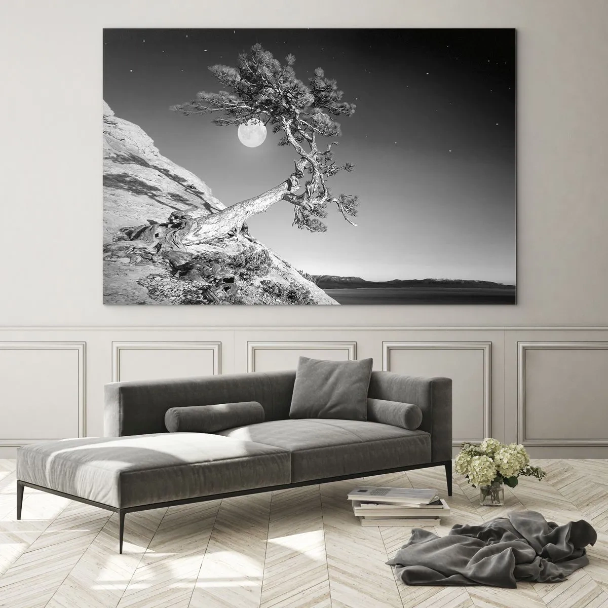 Obraz na szkle - Pochylone drzewo na zboczu z księżycem w tle - 70x50cm - Zwycięska wojowniczka - Nowoczesna dekoracja ścienna do salonu i sypialni ARTTOR