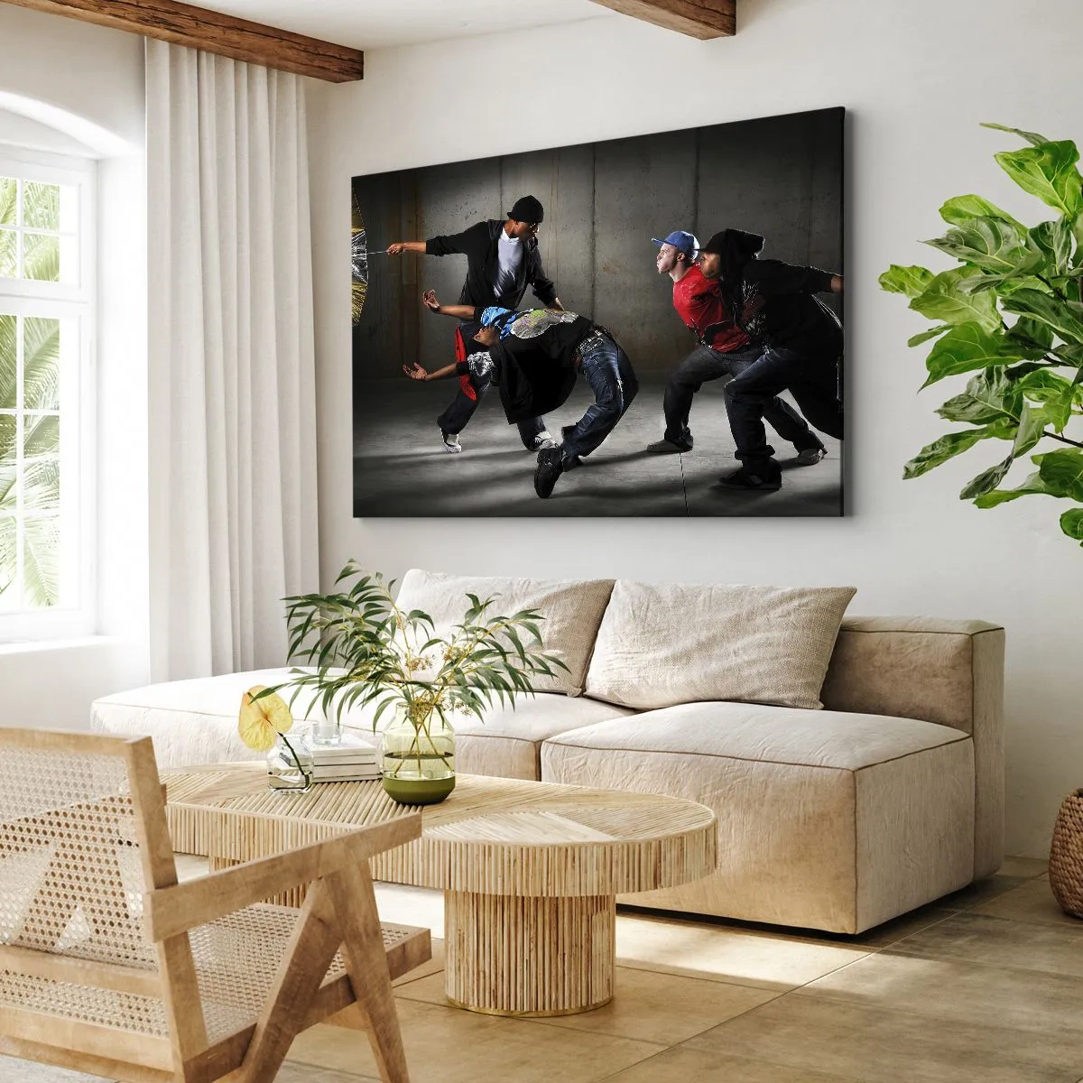 Obraz na płótnie - Grupa tancerzy hip-hop w dynamicznej choreografii - 70x50cm - Tańczący z ulicznym wiatrem - Nowoczesna dekoracja ścienna do salonu i sypialni ARTTOR