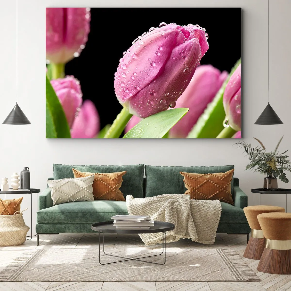 Obraz na płótnie - Różowy tulipan z kroplami wody na czarnym tle - 70x50cm - Liliowy sen w rosie - Nowoczesna dekoracja ścienna do salonu i sypialni ARTTOR