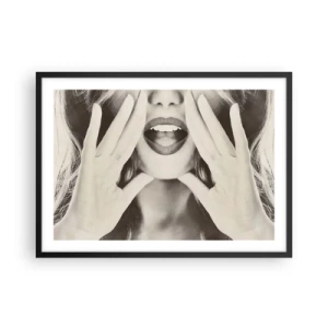 Plakat w czarnej ramie - Czarno-biały portret kobiety z wyrazistymi ustami i dłońmi - 70x50cm - Już idę! - Nowoczesna dekoracja ścienna do salonu i sypialni ARTTOR