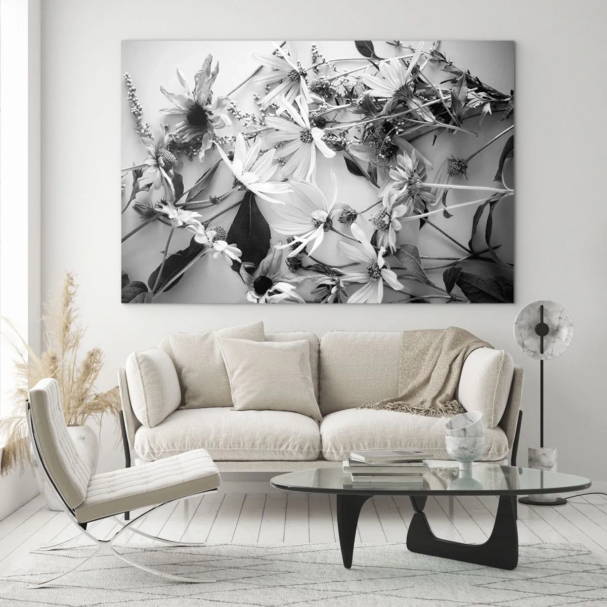 Obraz na szkle - Rozsypane czarno-białe kwiaty w artystycznym układzie - 70x50cm - Nie-bukiet kwiatów - Nowoczesna dekoracja ścienna do salonu i sypialni ARTTOR