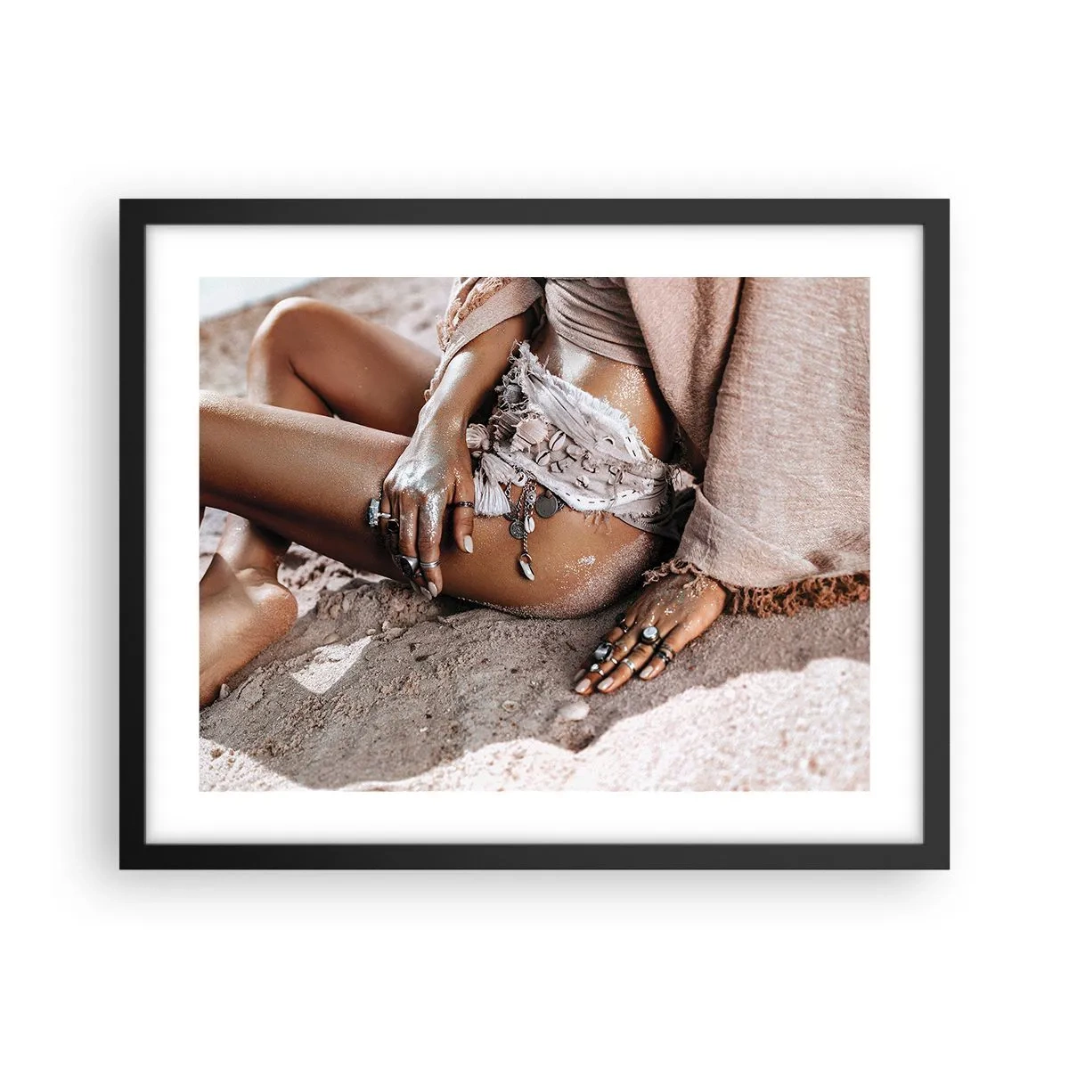 Plakat w czarnej ramie - Wyrzucona przez fale? - 50x40 cm