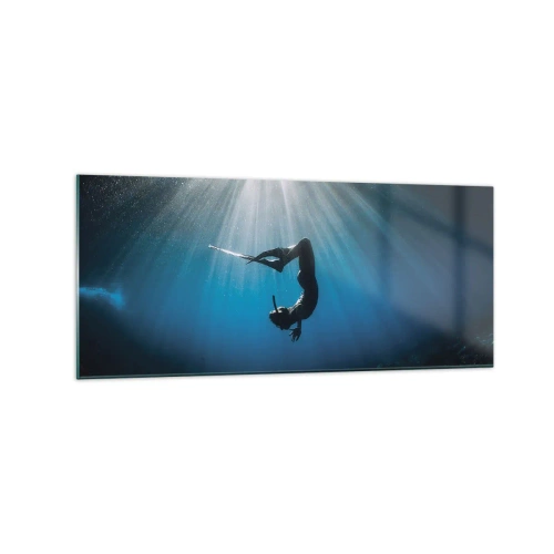 Obraz na szkle - Nurek unoszący się w promieniach światła pod wodą - 120x50cm - Podwodny taniec - Nowoczesna dekoracja ścienna do salonu i sypialni ARTTOR