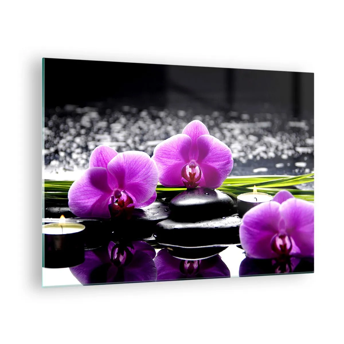 Obraz na szkle - Fioletowe orchidee z kamieniami i świeczkami na tle wody - 70x50cm - Utonąć w ciszy i spokoju - Nowoczesna dekoracja ścienna do salonu i sypialni ARTTOR