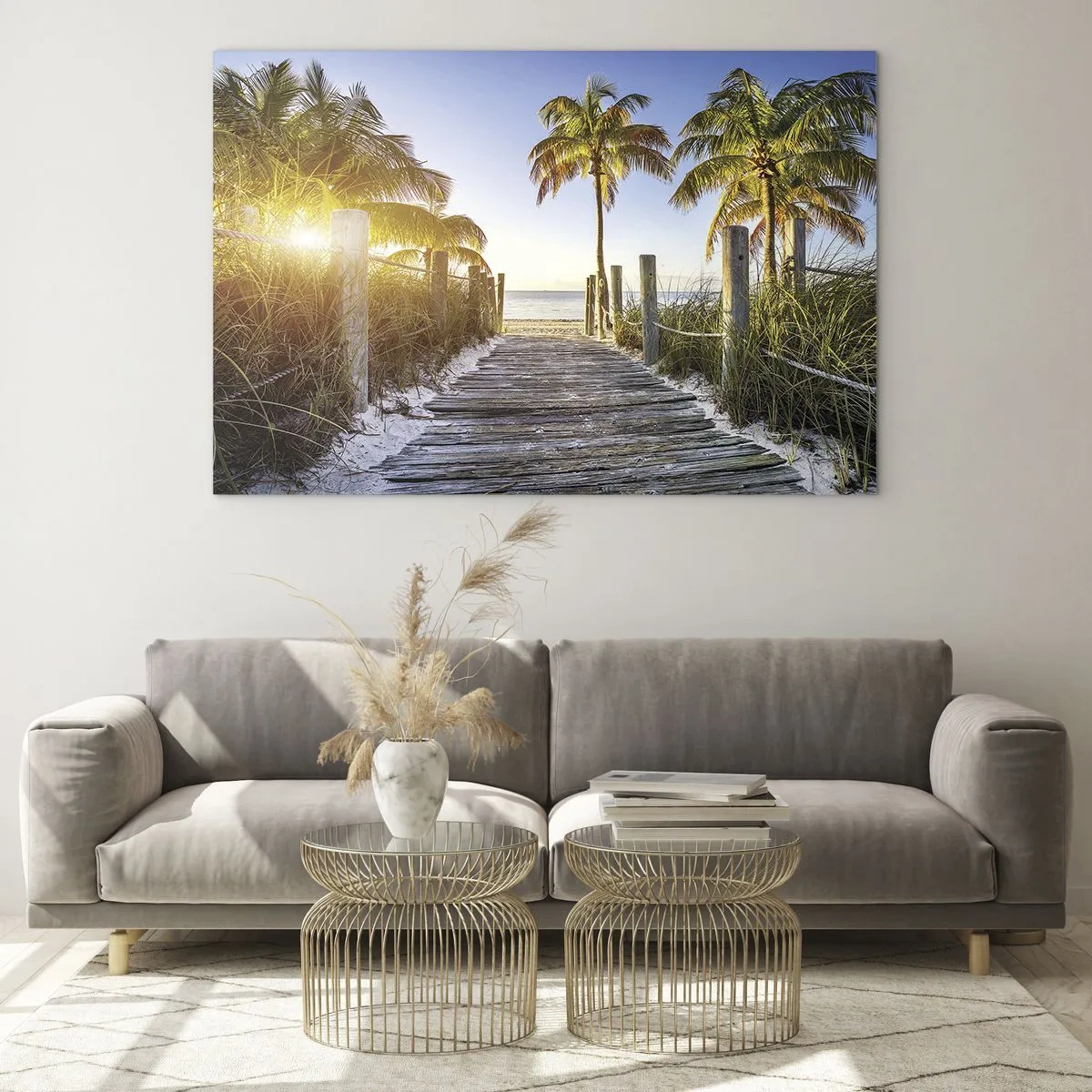 Obraz na szkle - Drewniana ścieżka na plaży w otoczeniu palm - 70x50cm - Prosto do raju - Nowoczesna dekoracja ścienna do salonu i sypialni ARTTOR