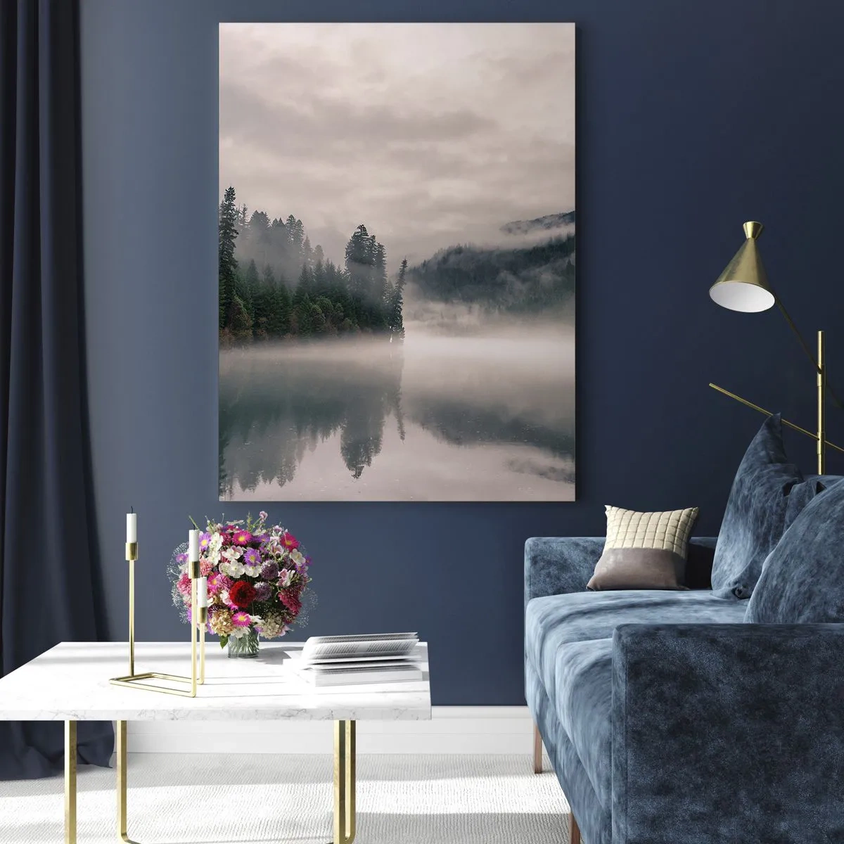 Obraz na szkle - Poranny widok na jezioro w lesie, otulone mgłą - 50x70cm - W zadumie, we mgle - Nowoczesna dekoracja ścienna do salonu, kuchni i sypialni ARTTOR
