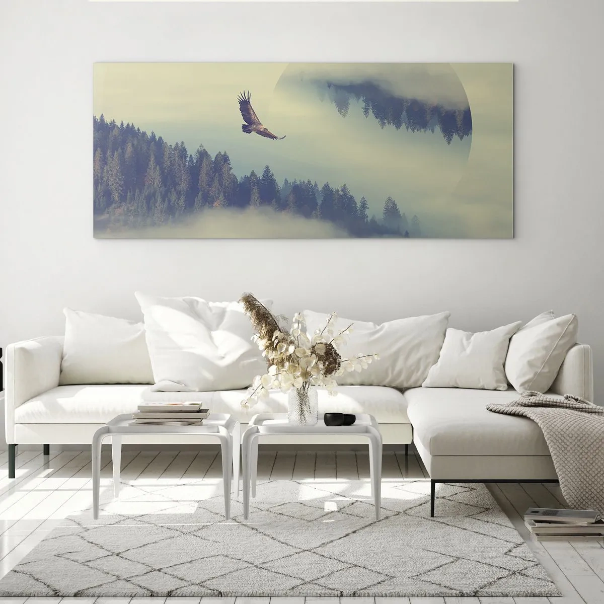 Obraz na szkle - Orzeł w locie na tle mglistych gór z artystycznym motywem koła - 160x50cm - Widziałam orła cień - Nowoczesna dekoracja ścienna do salonu i sypialni ARTTOR