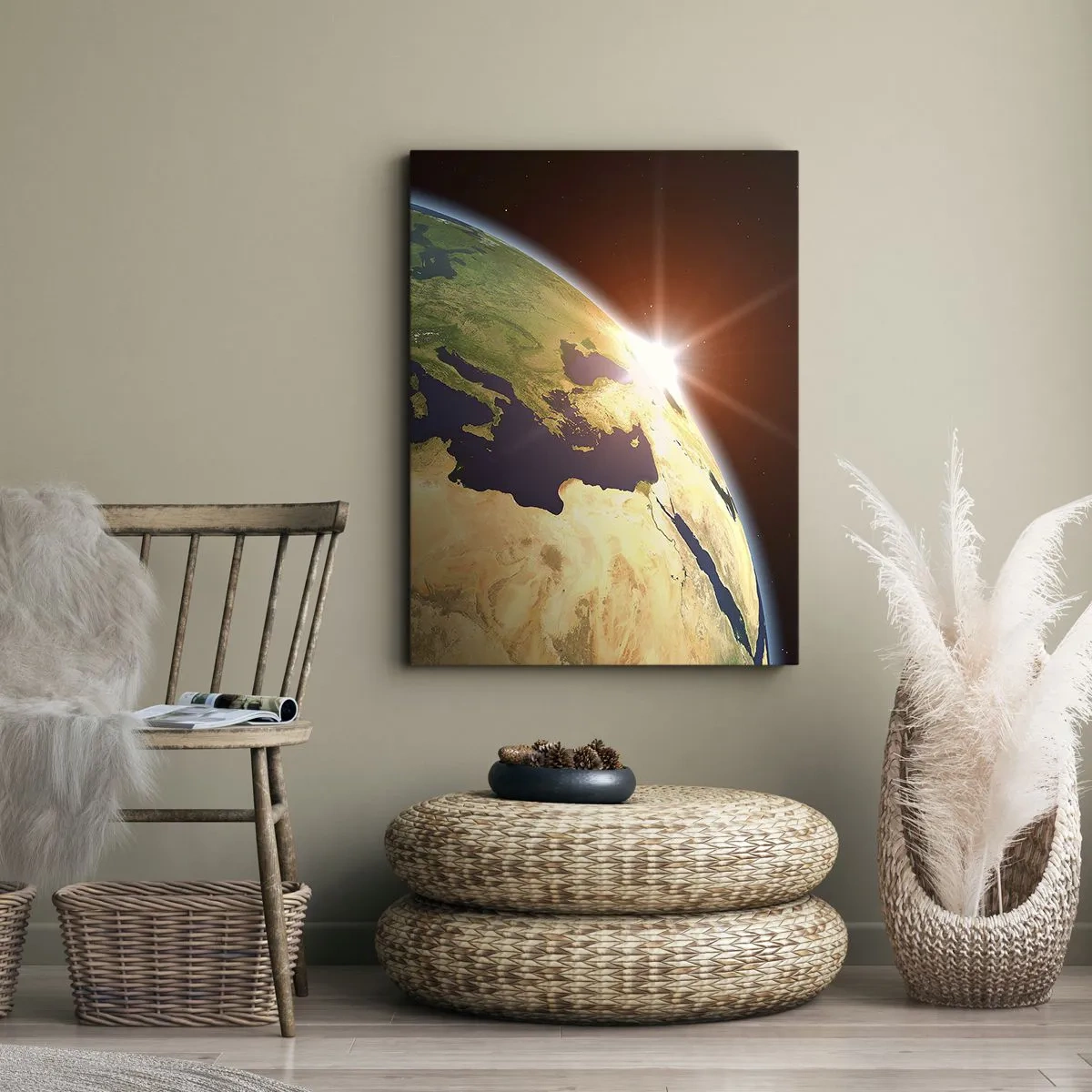 Obraz na płótnie - Ziemia oświetlona wschodzącym słońcem w kosmicznej scenerii - 50x70cm - Wschód słońca - Nowoczesna dekoracja ścienna do salonu, kuchni i sypialni ARTTOR